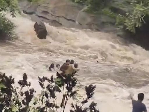 Pune waterfall tragedy: all 5 bodies found