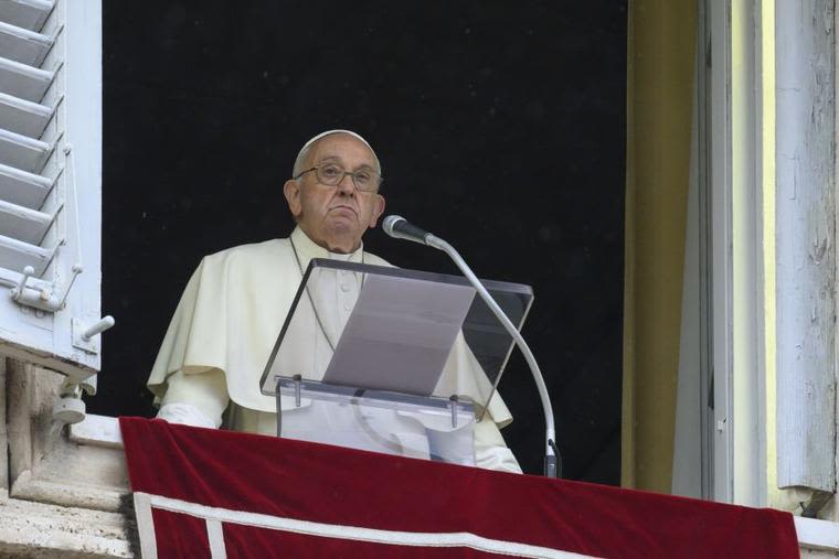 Pope Francis: In the Eucharist, Jesus Offers Himself for the World