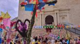 El olor a hinojo inunda las calles de Enguera por San Gil