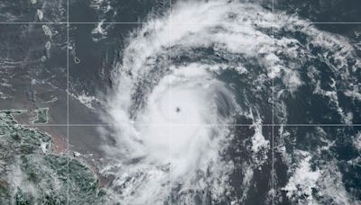 Beryl se convierte en un huracán de categoría 4 "extremadamente peligroso" en su camino hacia el Caribe