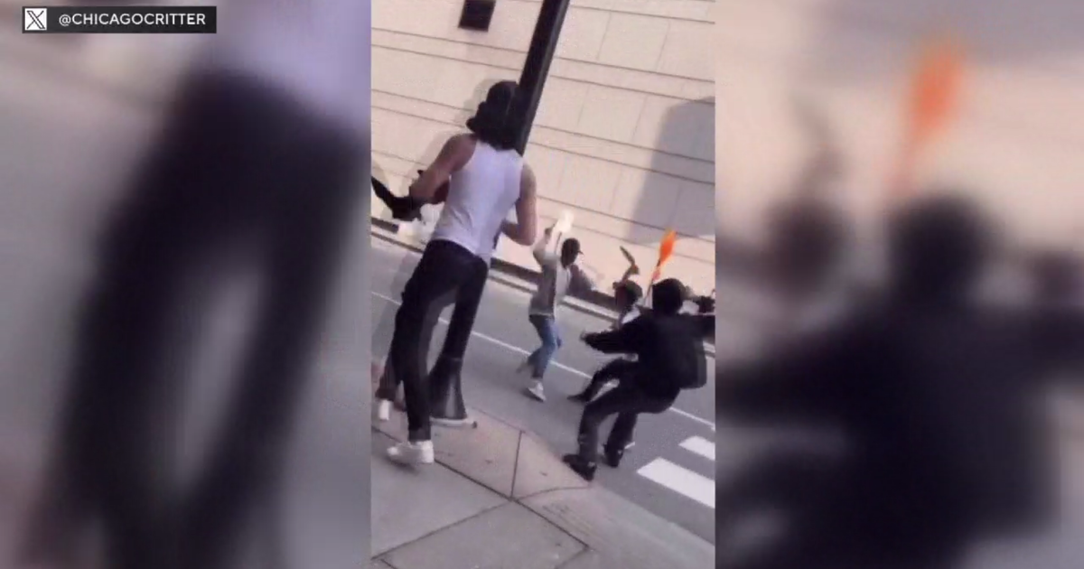 Video shows knife fight right off Chicago's Magnificent Mile
