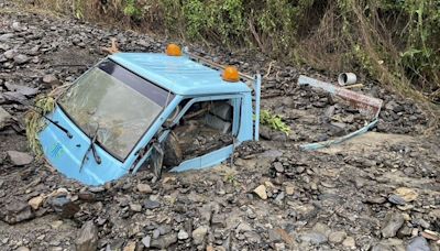 差點被埋了！颱風天入山啟動備用水…水公司員工遇土石流「棄車保命」