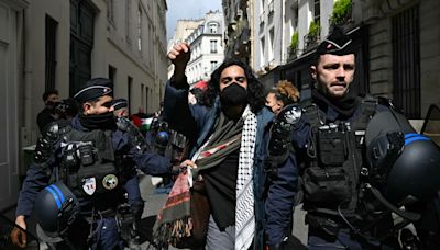 La policía francesa desalojó a manifestantes propalestinos de una universidad de élite en París