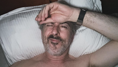 Alan Cumming Reacts To Emmy Win With 3am Selfies From Bed