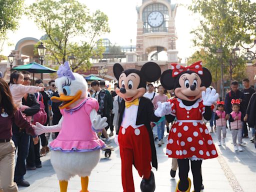 New drama looms over Disney theme parks ahead of Walt Disney Company (DIS) earnings tomorrow | Invezz New drama looms over Disney theme parks ahead of Walt Disney Company...