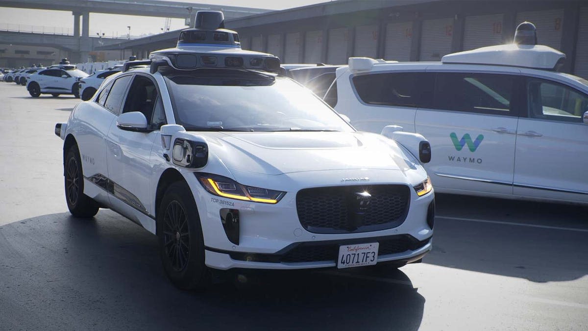 Watch a Waymo Driverless Car Speed Down a Freeway - Video