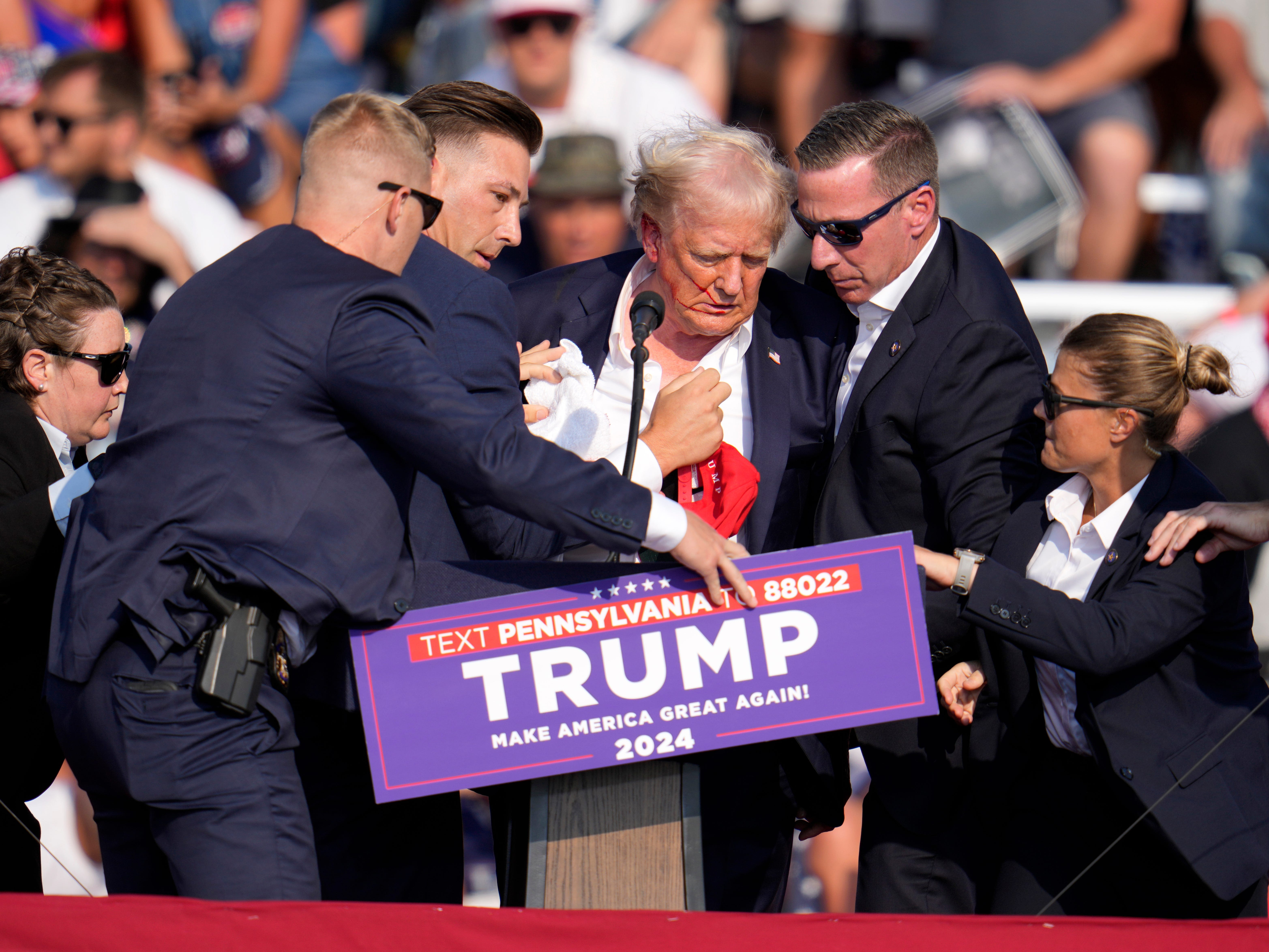 Suspect and attendee killed after shooting at Trump rally: reports