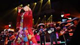 Mexican singer Yuri shares the stage with Franklin High School's mariachi band - KVIA