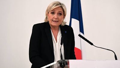 Elecciones Francia 2024: Coalición de izquierdas derrota a la derecha radical de Marine Le Pen en la segunda vuelta