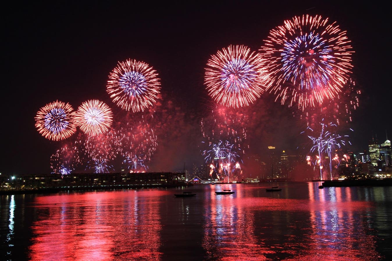 How To Snag Free Tickets For The New York City July 4th Fireworks