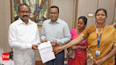 Tenali devotee donates Rs.1.5 crore to Tirupati trust | Hyderabad News - Times of India