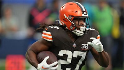 Should Cowboys Sign Browns Hunt or Rely on Zeke?