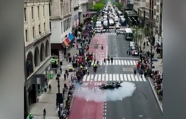 Lewis Hamilton shuts down Fifth Avenue performing doughnuts in F1 car