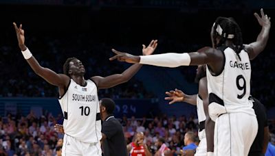 “No tenemos gimnasio ni residencia”: la historia del milagro de Sudán del Sur en el básquetbol olímpico - La Tercera