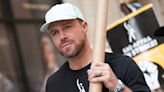 Stephen Amell, Katie Cassidy and Willa Holland Among 10+ Arrow Vets in SAG-AFTRA Picket Line ‘Reunion’