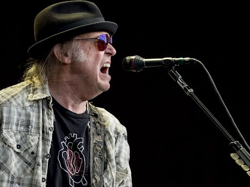 Neil Young and Crazy Horse cancel tour