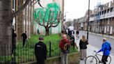 Banksy confirma la autoría en un nuevo mural de un árbol aparecido en Londres