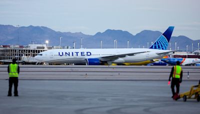 Pilot sues United Airlines for not providing him gluten-free food