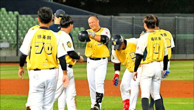 悍將155km火球觸身 陳俊秀痛快說再見