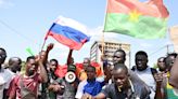 Au Burkina Faso, des centaines de manifestants protestent devant l'ambassade des États-Unis