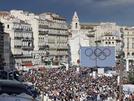 París 2024 inicia la cuenta regresiva con la llegada de la llama olímpica a Marsella