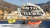 Los ecologistas que pintaron El Algarrobico en 2014 se enfrentan a un año de cárcel: "La ilegalidad es la del hotel"