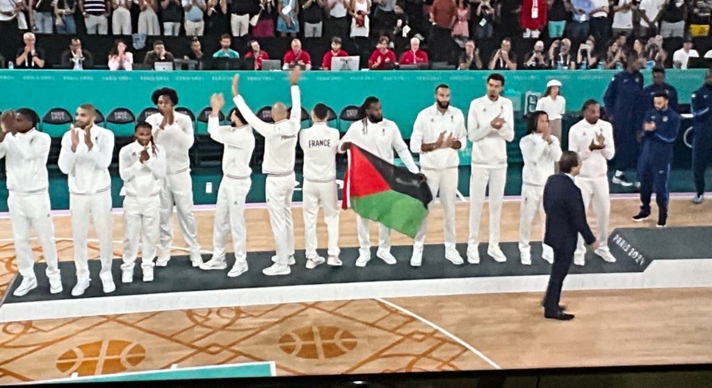 Mike Tirico Apologizes For Palestinian Flag Gaffe During Men’s Basketball Olympics Awards Ceremony – Update