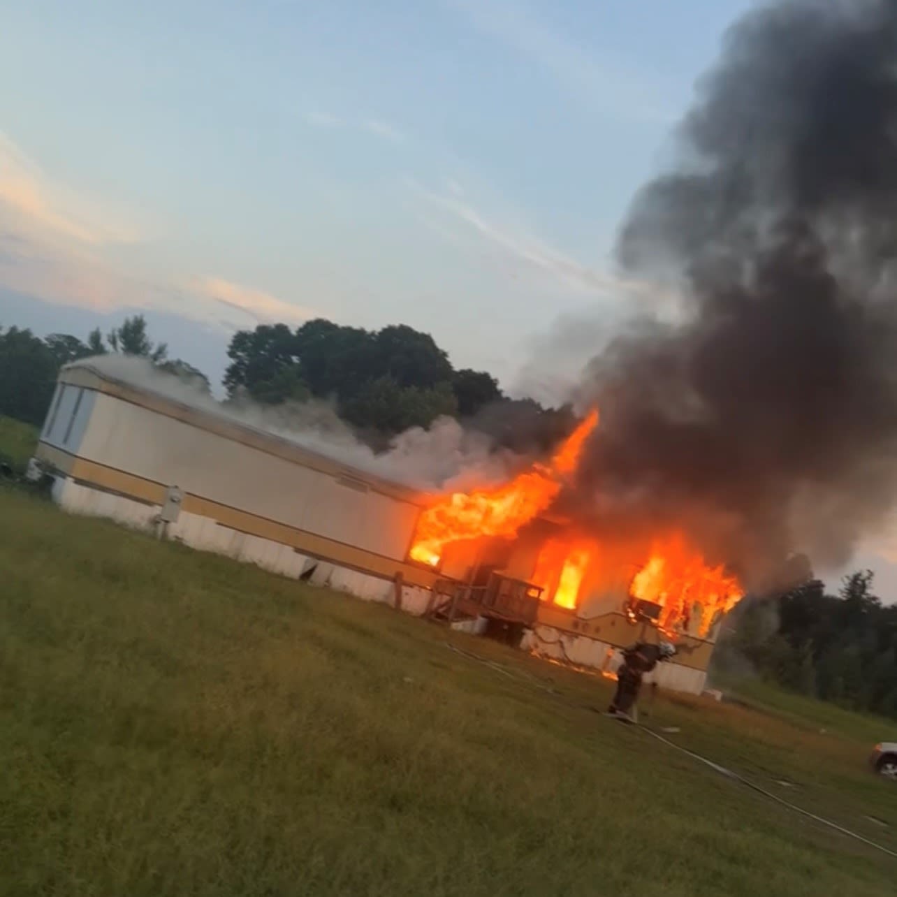 Orangeburg County firefighters extinguish mobile home fire - ABC Columbia
