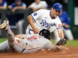 Dominic Smith scores go-ahead run on wild pitch, helps Red Sox beat Royals 6-5