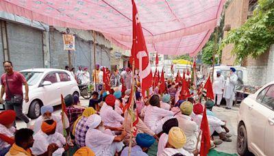 RMPI workers stage dharna over poor law & order situation