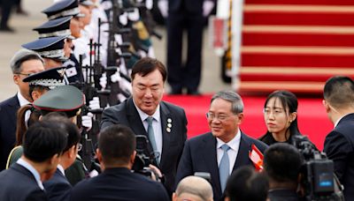 China's Li lands in Seoul for trilateral summit with South Korea, Japan