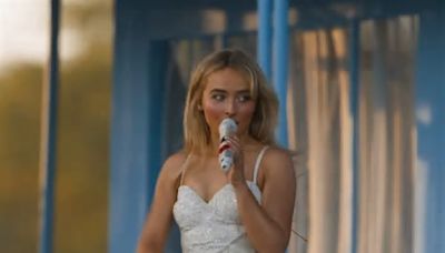 Sabrina Carpenter cria motel no palco do Coachella; veja como foi!