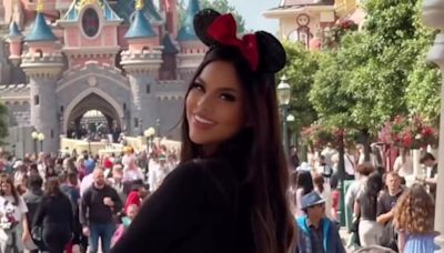 Una influencer latina denunció que fue discriminada durante su visita a los parques de Disney World: “Se reían de mí”