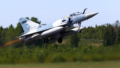 Cession de Mirage 2000-5 à l'Ukraine: revirement de la position présidentielle française