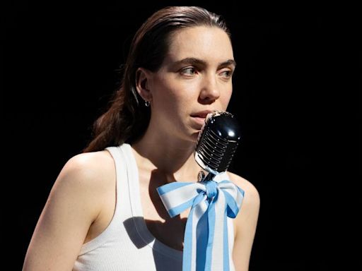 Maia Novi llegó al off Broadway con su obra de “humor argentino” sobre cómo es estudiar en Yale siendo extranjera