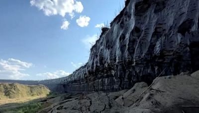 Qué es la llamada “puerta del infierno”, el gigantesco cráter de Siberia que sigue creciendo - La Tercera