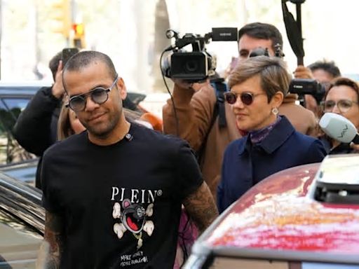 Dani Alves salda su deuda con Neymar tras recibir un duro mensaje de su padre