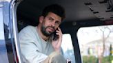 Filmó a Gerard Piqué en una aerolínea de low cost y se burló con un guiño a Shakira: “¿Es el karma?”