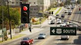 ¿Por qué en EE.UU. se puede girar en auto a la derecha cuando el semáforo está en rojo? ¿Debería prohibirse?