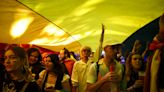 Marcha do orgulho LGBTI+ “pinta” Avenida da Liberdade com as cores do arco-íris