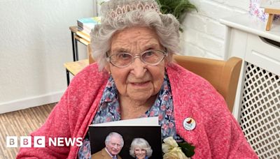 Over 400 people send birthday cards for Suffolk woman's 100th