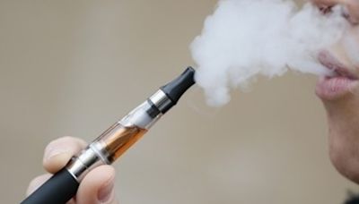 Alertan riesgo de cáncer de pulmón por uso de vapeadores en menor tiempo que con el tabaco