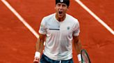 Tomás Etcheverry clasificó en Roland Garros tras una insólita lesión de su rival: mirá cómo fue - Diario Río Negro