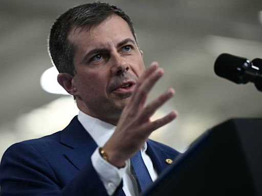 Pete Buttigieg's response to Trump, Vance migrant claims takes off online