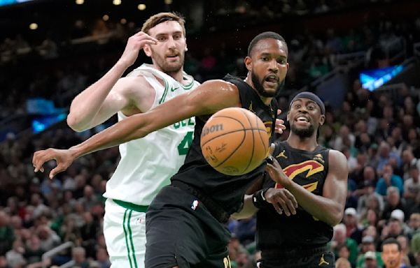 Mitchell's 29 points help Cavaliers blow out Celtics 118-94, tie series at 1 game apiece