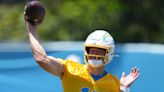 Oregon Football's Justin Herbert Hyped By Los Angeles Chargers Legend Dan Fouts