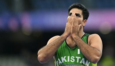 Javelin judge's priceless reaction to Arshad Nadeem's huge Olympic record throw