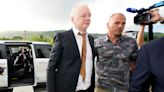 Julian Assange arriba a la corte donde sellará el acuerdo judicial con EUA