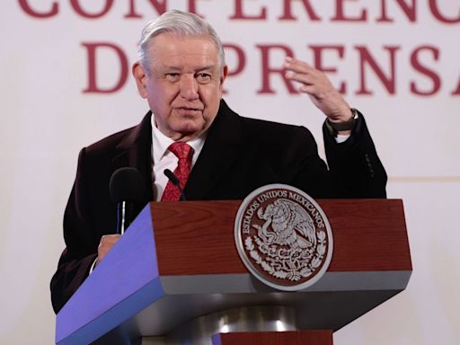 AMLO arremete contra la periodista Anabel Hernández; "es una vil calumniadora", dice