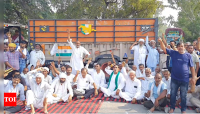 Farmers protest over delayed paddy procurement at MSP in Kaithal | Chandigarh News - Times of India